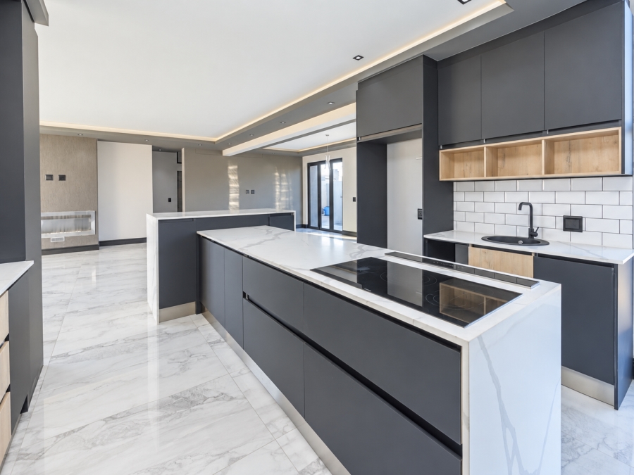 6 Bedroom Property for Sale in Sagewood Western Cape